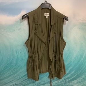 ✨American Eagle Vest- Green: size Large